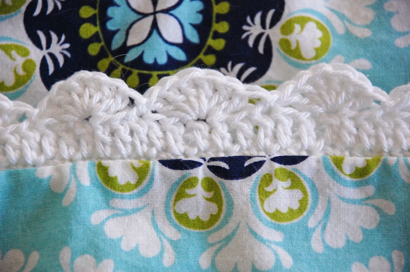  Crochet Edging Tutorial: close up of lace crochet edging pattern 