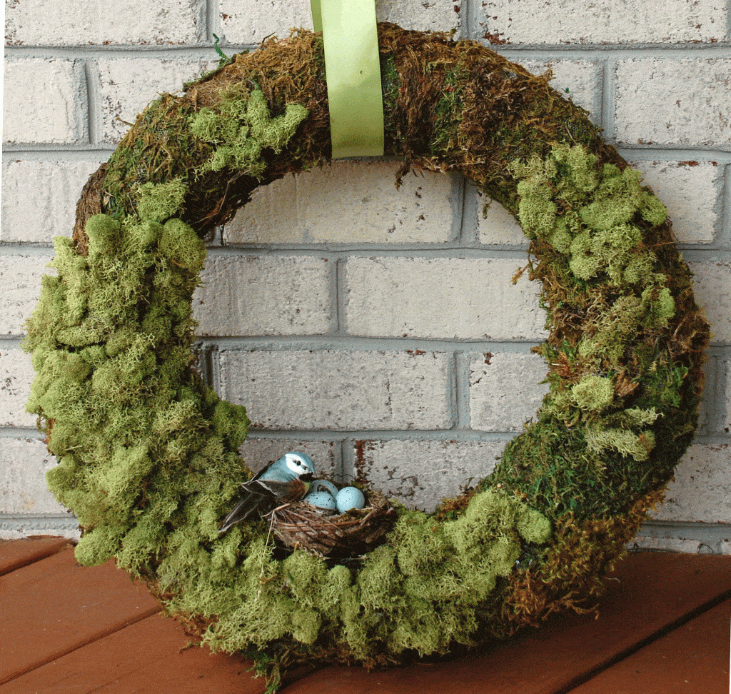 DIY Outdoor Spring Wreath: Close up of finished DIY moss wreath