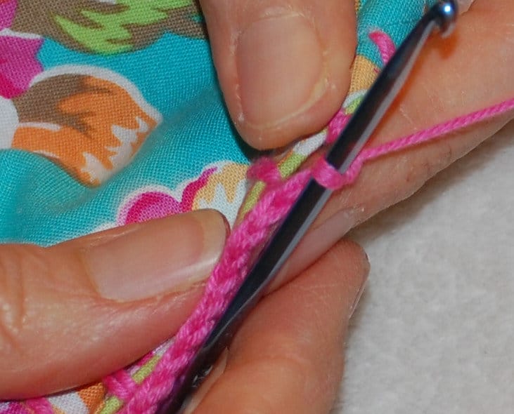 Crochet Edging tutorial: close up of crochet edging pattern stitches and crochet hook