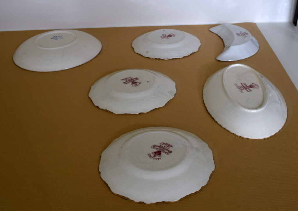 A plate wall makes a great statement. Its's an easy DIY home decor project. Step by step, illustrated instructions.