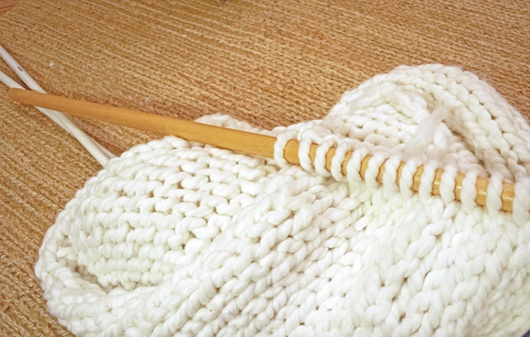 Free Faux Cable Throw for Jumbo Yarn  Knitting patterns free blanket, Jumbo  yarn, Big yarn