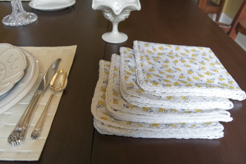 Illustrated and detailed instructions for easy to make napkins, perfect for your spring and summer table and entertaining. 