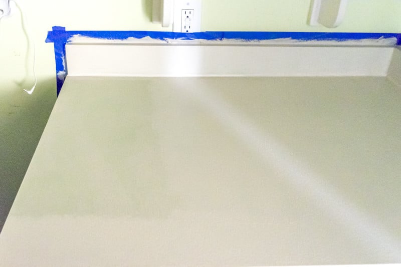 Use Daich Spreadstone Countertop Finishing Kit to DIY refinish Countertops. A Review & my experience with the product. One Room Challenge, week 2