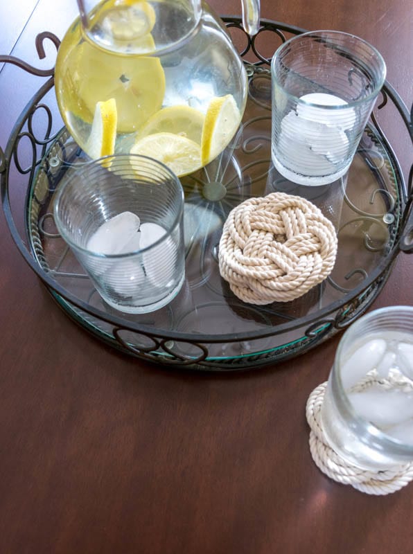 A Flat Turk's Head Knot is perfect for diy coasters & trivets. Instructions (start to finish), with images & videos. Perfect for your kitchen & for gifting.