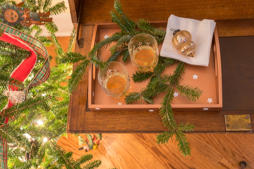 This simple DIY is right up my alley...a little Frog Tape, a paper punch and Krylon Copper Spray Paint. Make this painted tray and painted votives to give a little copper warmth to your Christmas and Holiday home decor...or anytime decor.