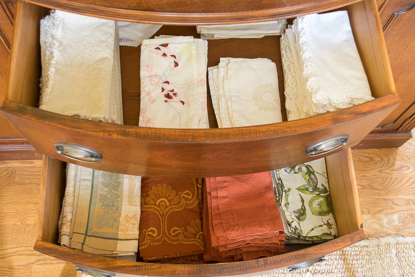 How to organize your table linens.