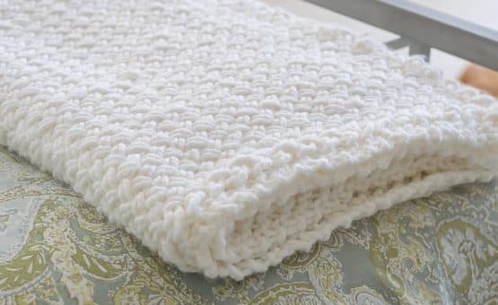 I ❤ this blanket! Instructions and a quick video showing how to make this DIY Knit Blanket using the Diagonal Basketweave Stitch. Perfect DIY tutorial for your home decor or to give as a gift.