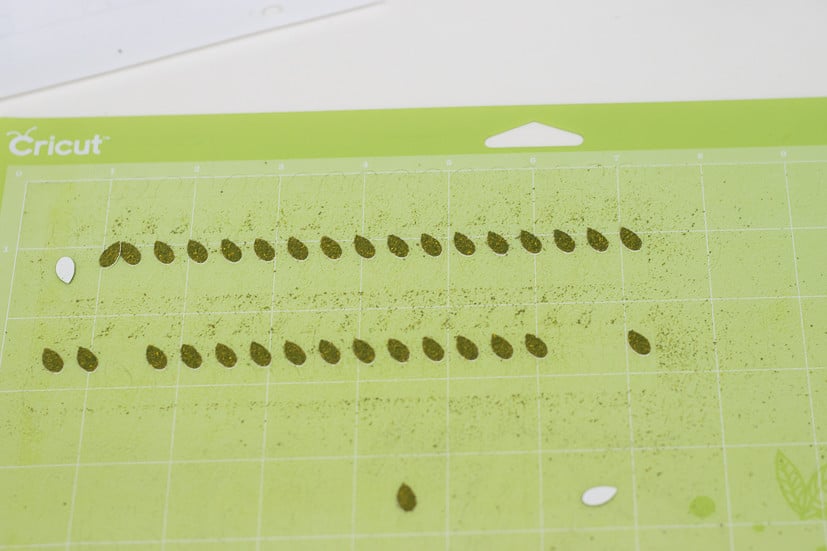 Moss Decor Ideas: Using Cricut to make moss napkin rings
