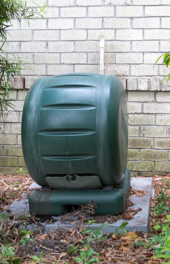 How to compost: tumbler style compost bin