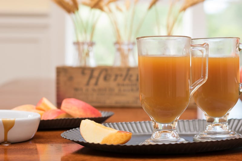 Spiked apple cider recipe: warm with a hint of caramel - full glasses