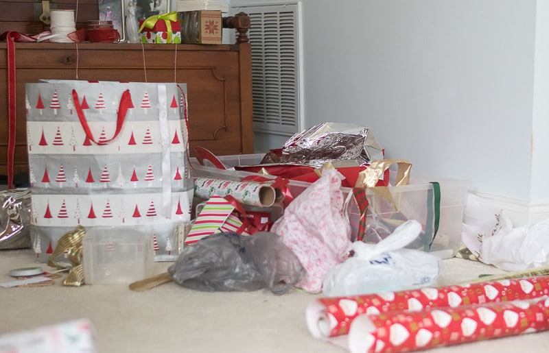 DIY Gift Wrapping Storage Cart: eases the mess of scraps, paper, ribbons, tags and tape on the floor 