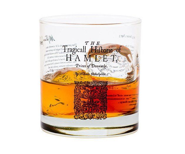 book lover gifts: cocktail glasses with literature theme