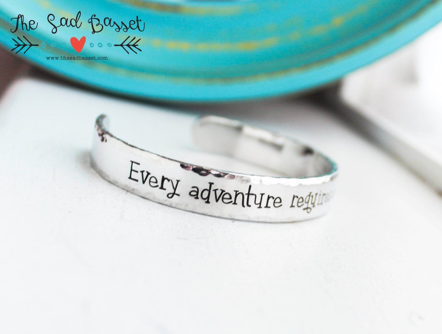gift ideas for readers: bracelet with book quotes
