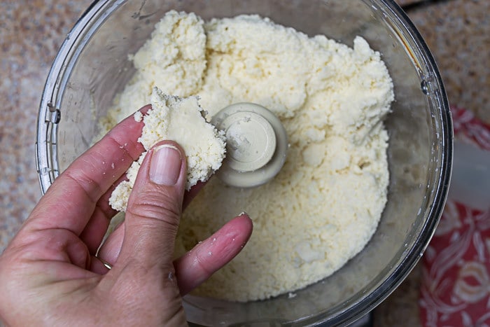 How to make pie crust: pie dough in food processor