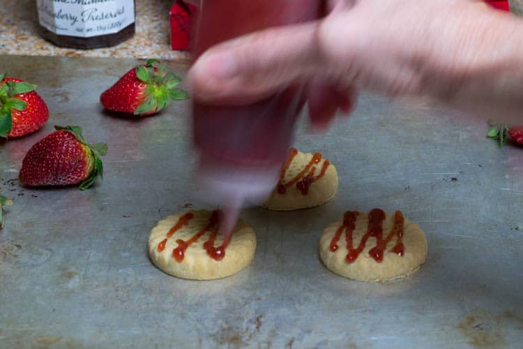 drizzling shortbread cookies with jam