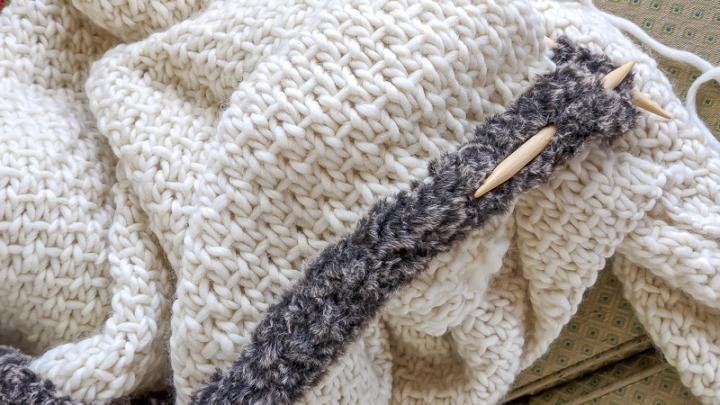 Knitted Blanket Pattern: Half-Linen Stitch & Faux Fur — Nourish and Nestle