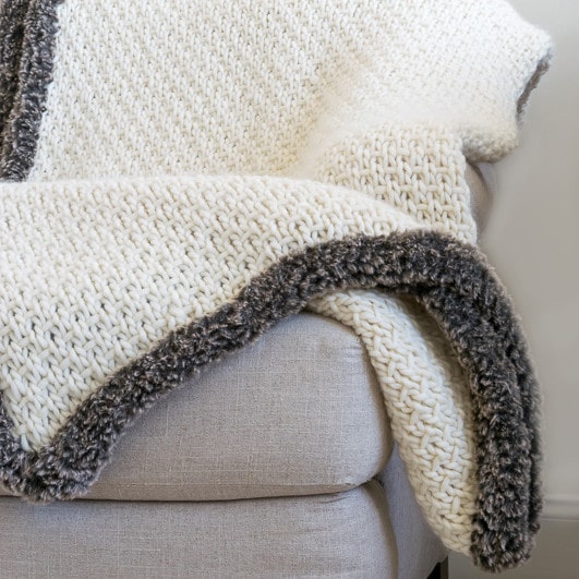 Finish Knit Blanket Using Half-Linen Stitch and Faux Fur Trim