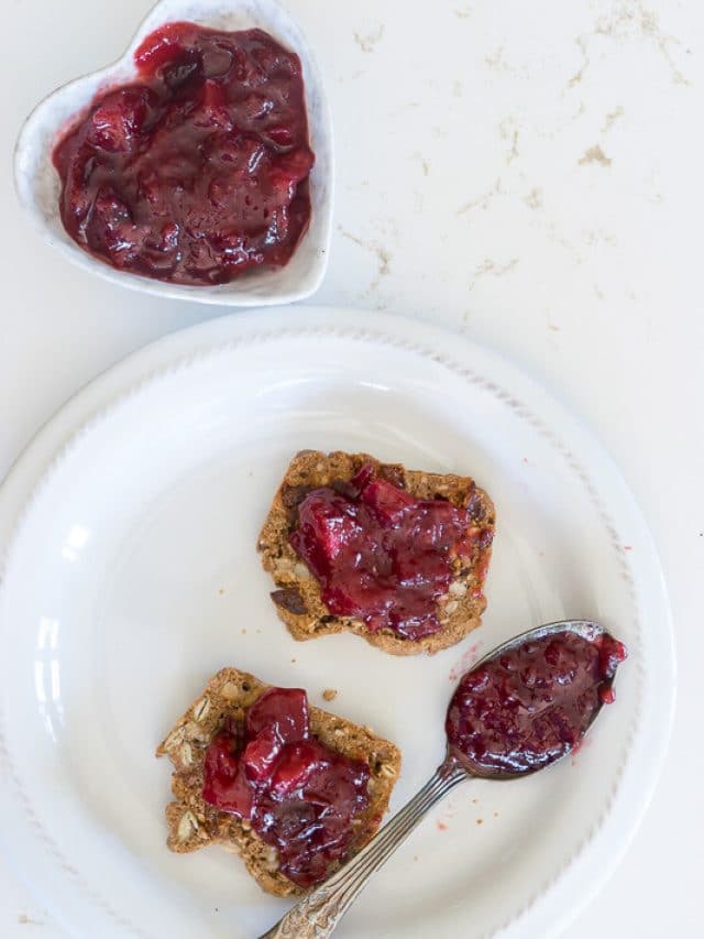 cropped-plum-jam-in-bowl-and-on-toast-1-2.jpg