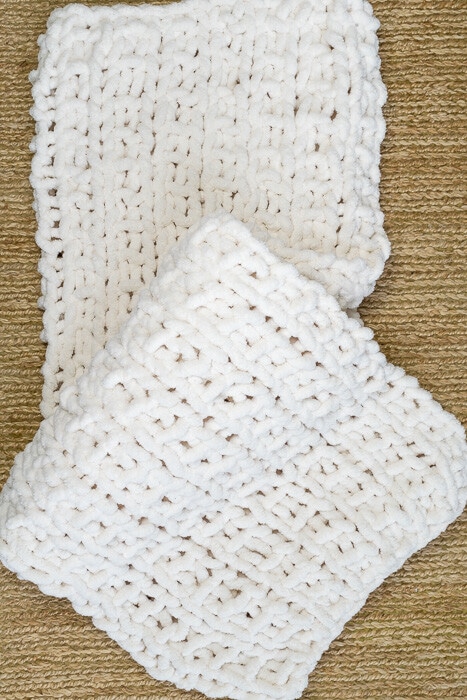 Chunky Knit Blanket knit with Bernat Blanket Big yarn on the floor