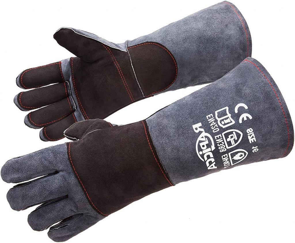 Heavy duty gloves are great gifts for foodie guys