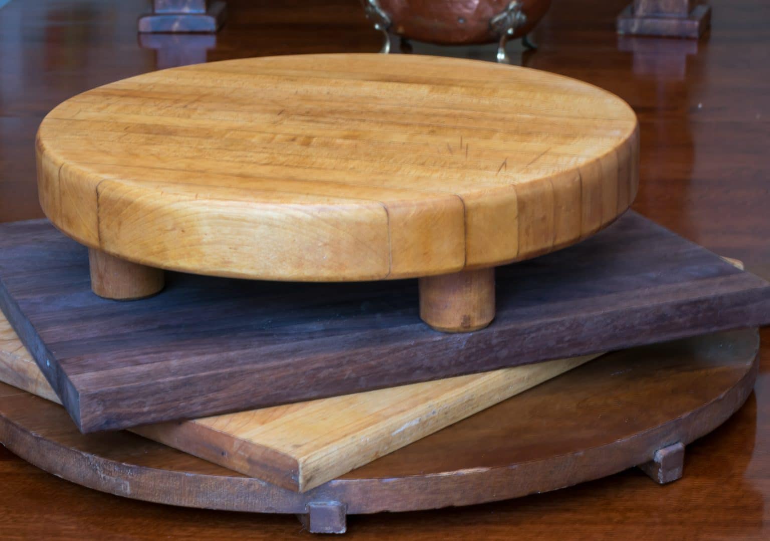 How to Display Cutting Boards in a Kitchen · Nourish and Nestle