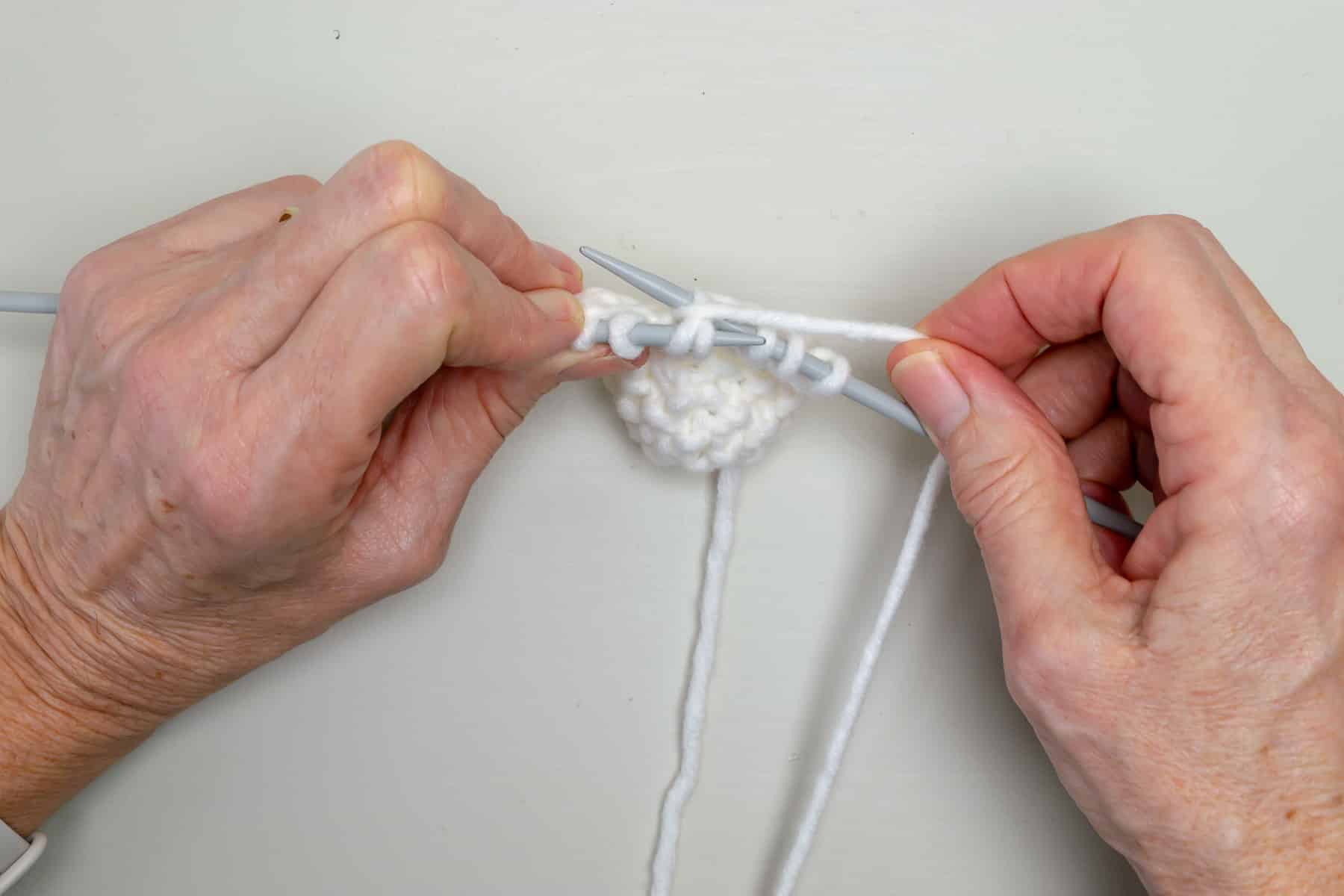 How to Knit the Diagonal Basket Weave Stitch · Nourish and Nestle
