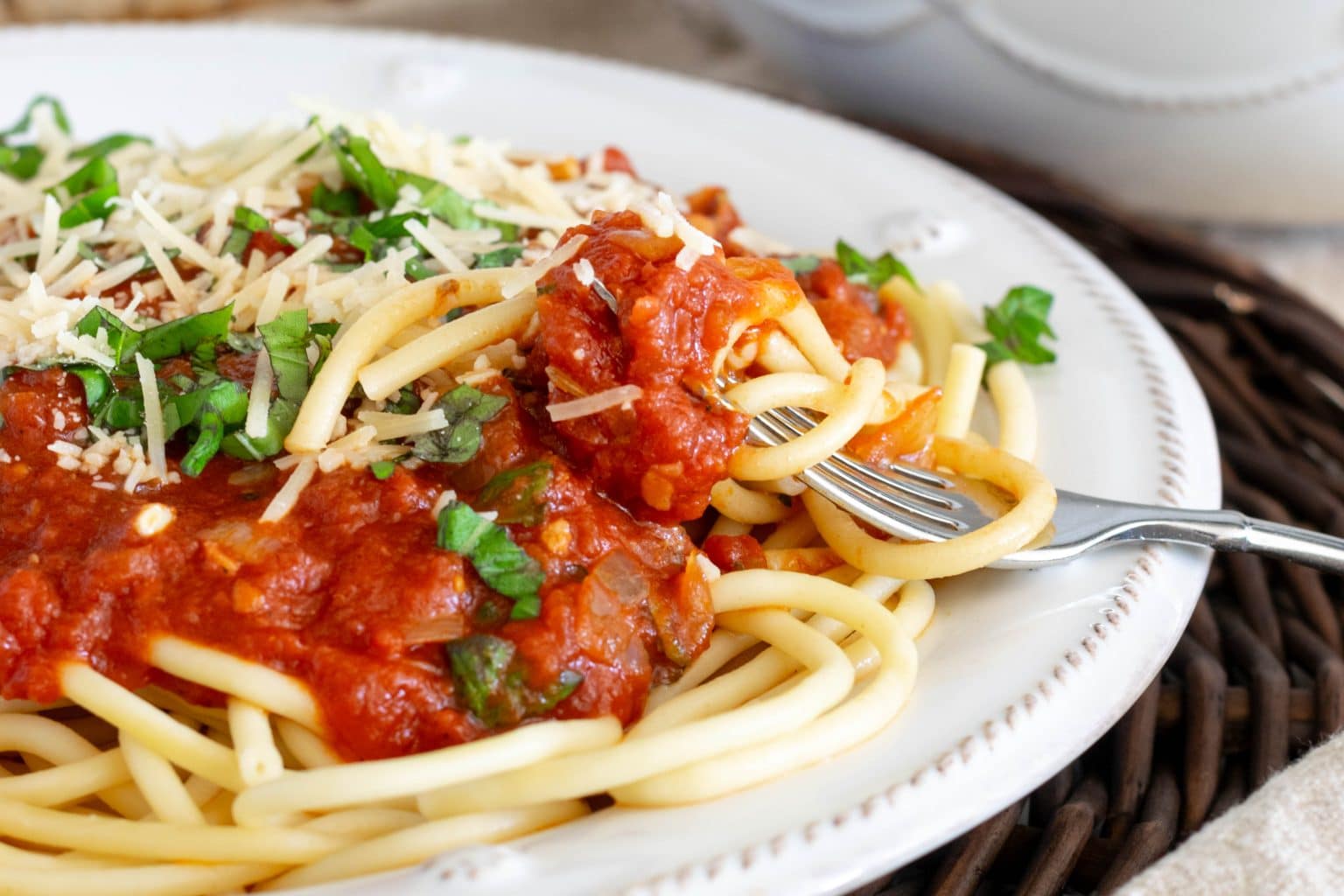 Spaghetti Arrabiata (Spaghetti all'Arrabbiata) · Nourish and Nestle