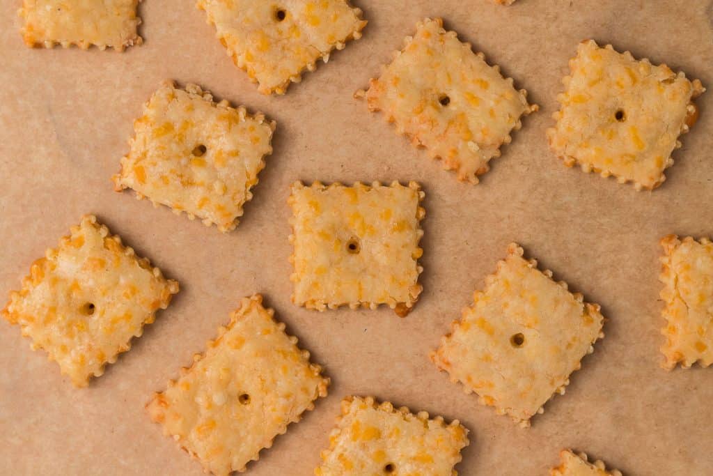 Baked cheese crackers