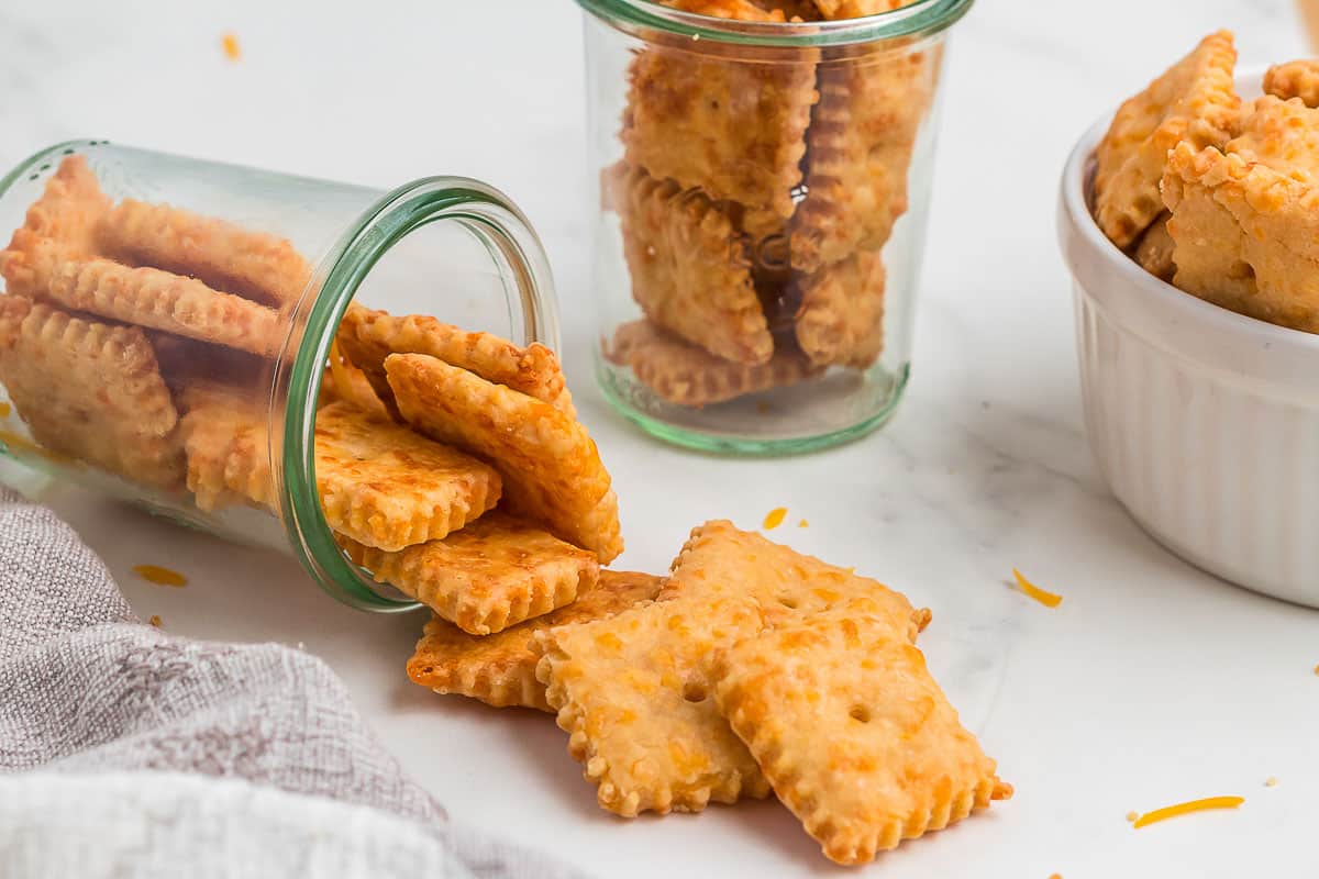Sourdough Discard Crackers – Crunchy + Cheesy