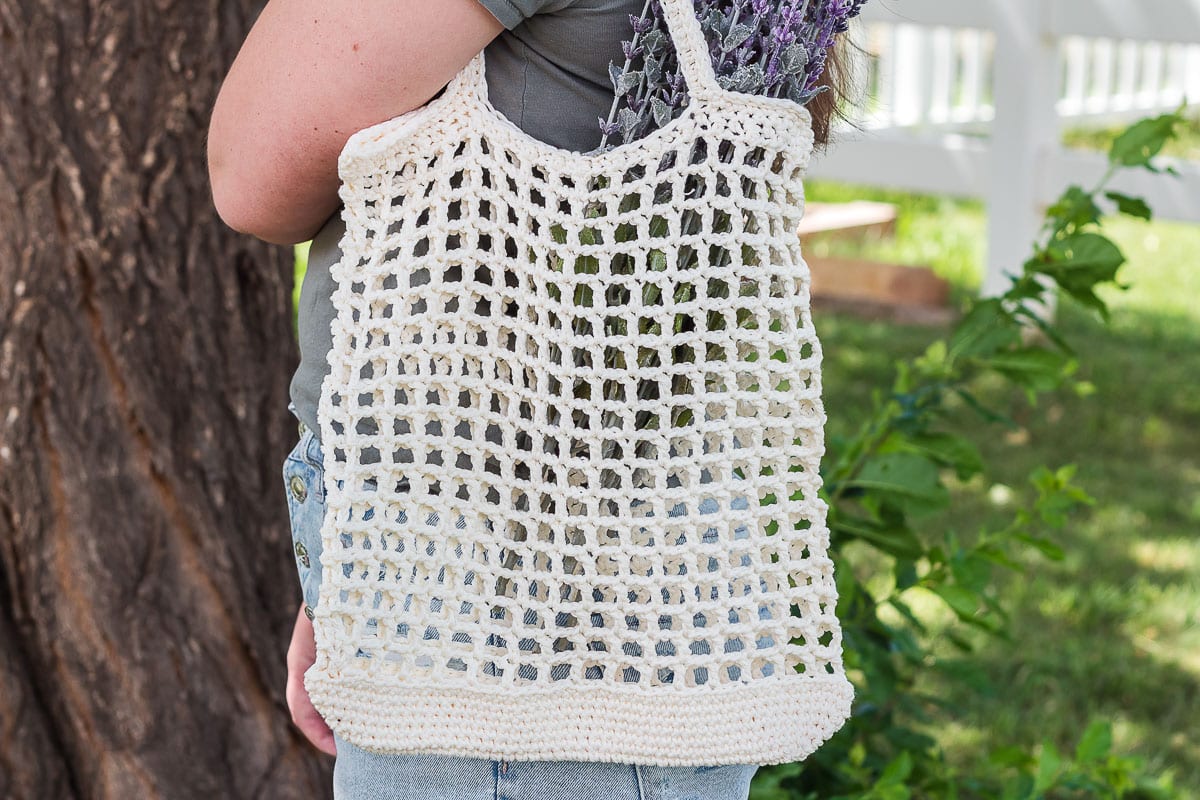 CRochet market bag with lavender.