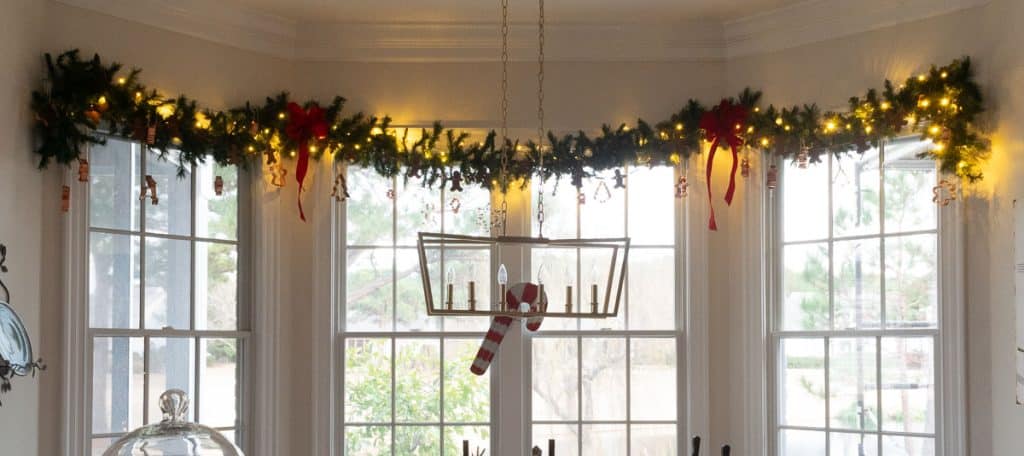 breakfast room garland.