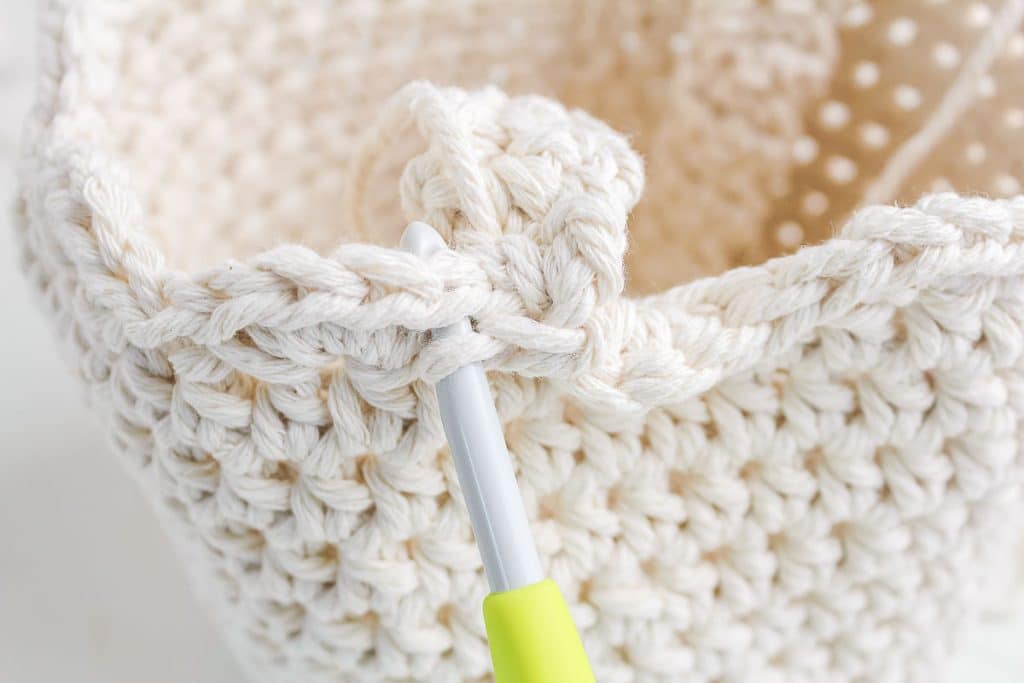 Attaching crocheted handle.