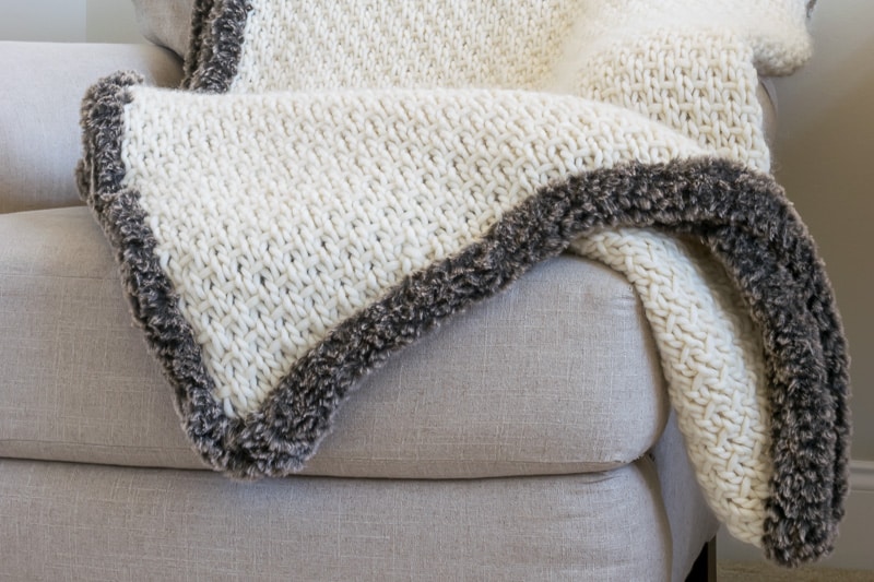 half-linen stitch blanket fur trim.