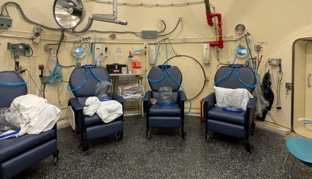 hyperbaric oxygen tank
