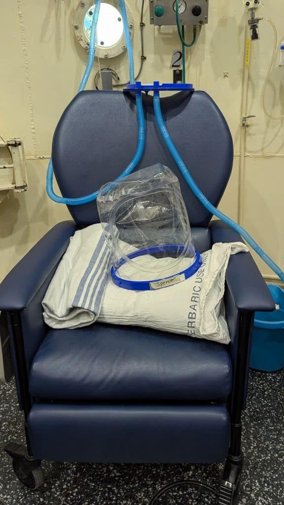 hyperbaric oxygen tank