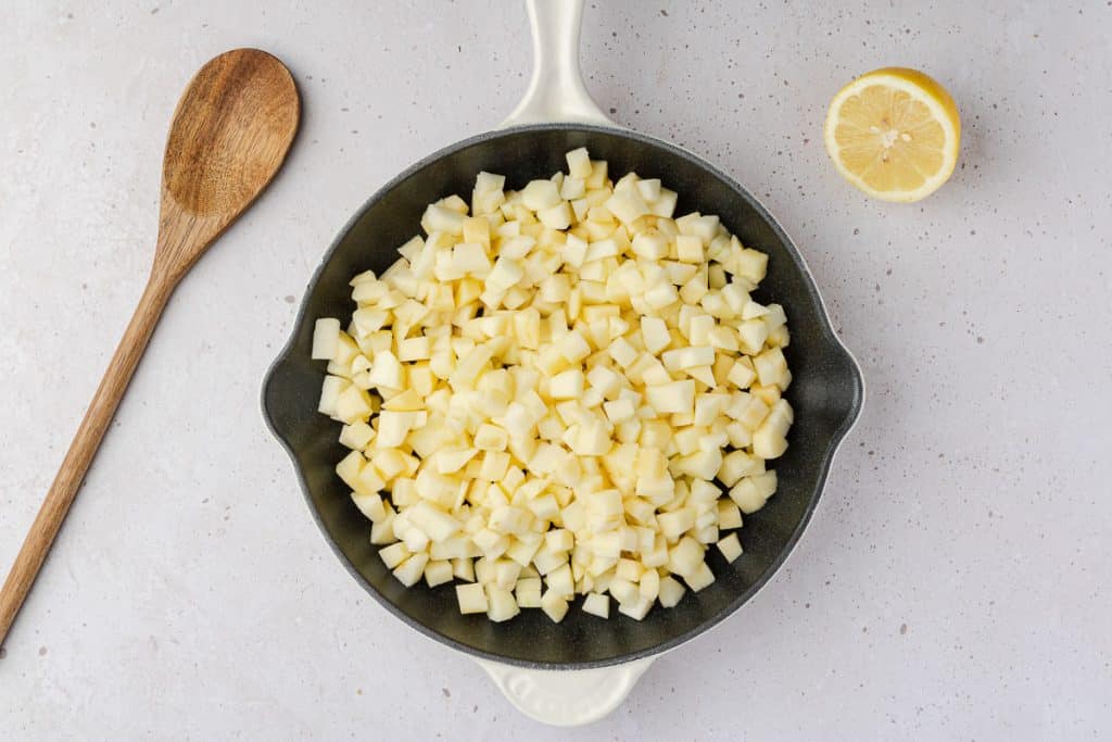 apples in a skillet.