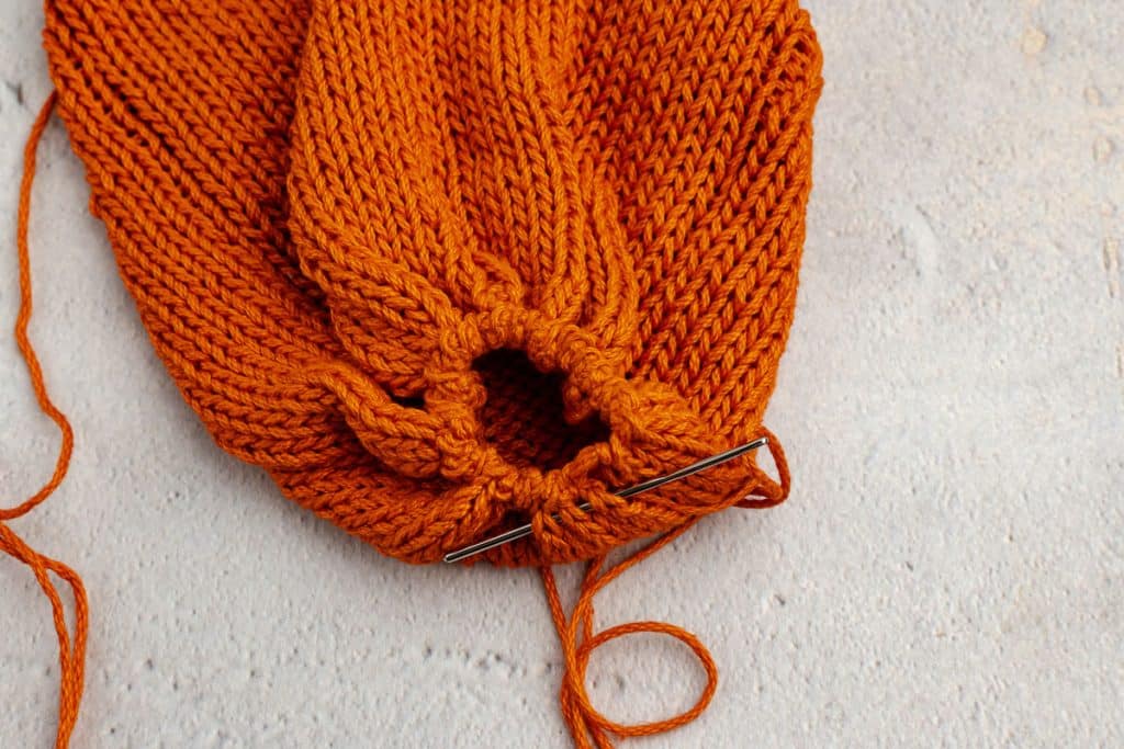 Cinch bottom of pumpkin.