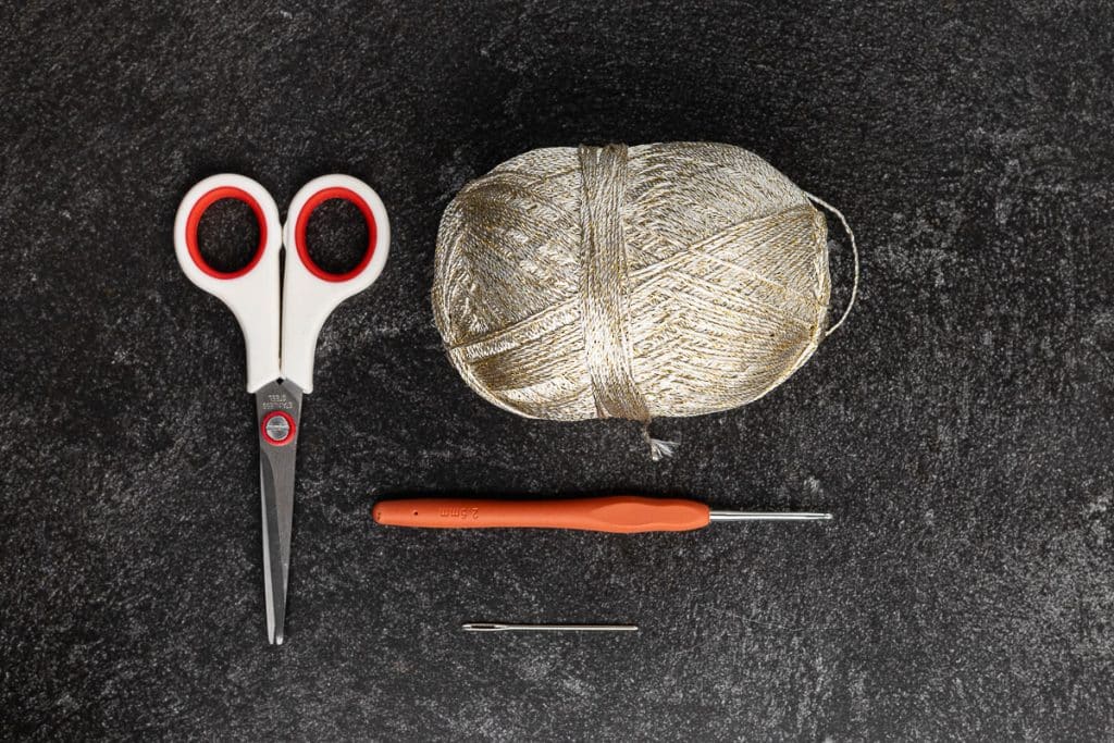 Material needed to crochet a star.