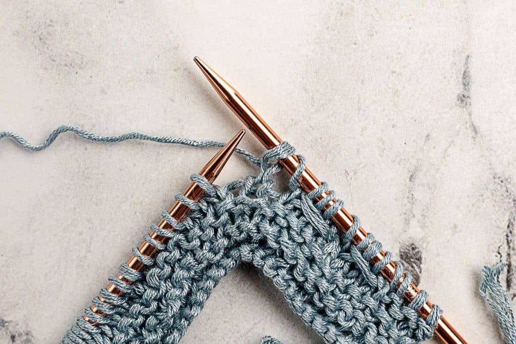 Working lace pattern of scarf.