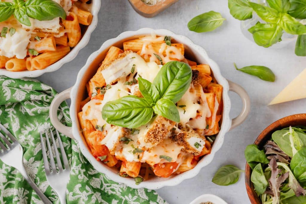 A bowl of chicken parmesan pasta bake.