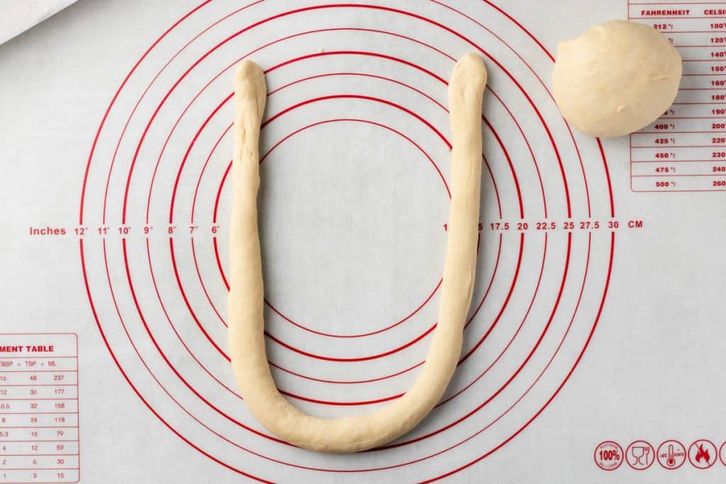 Forming pretzel.