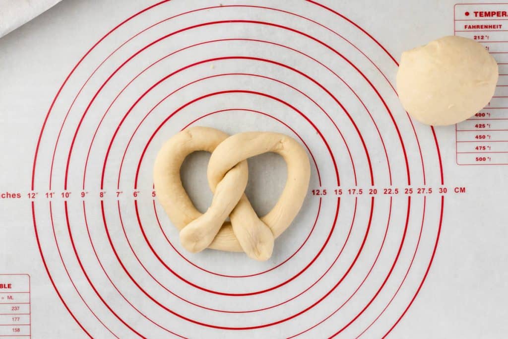 Forming pretzel.