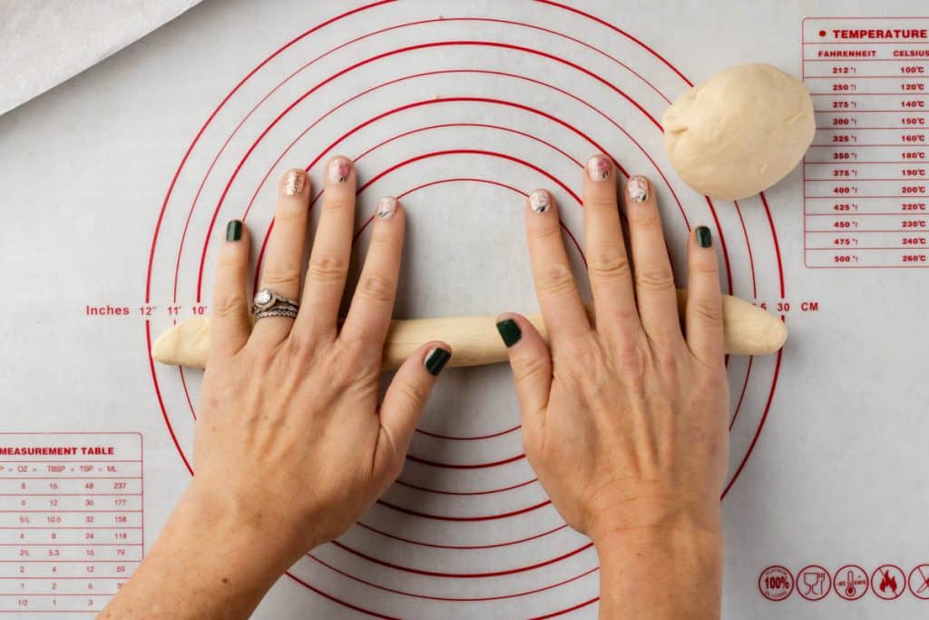 Forming pretzel.