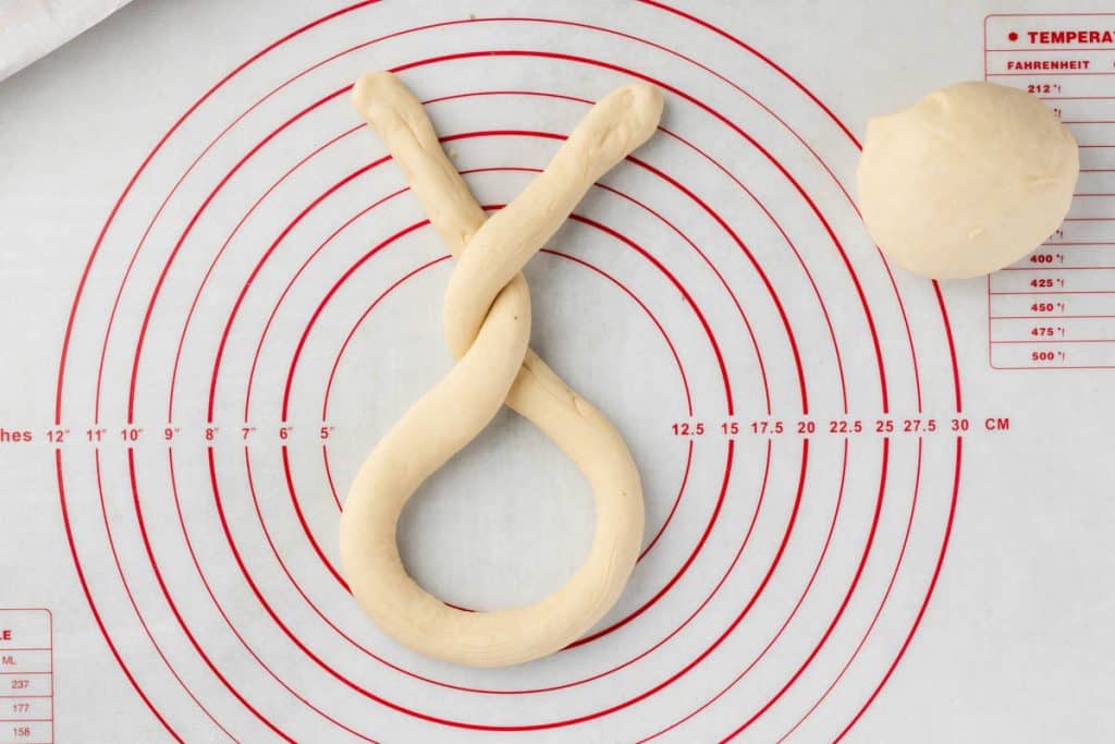 Forming pretzel.